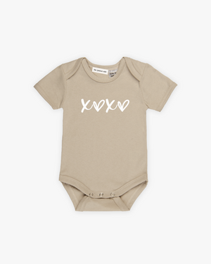 Hugs + Kisses | Bodysuit Short Sleeve